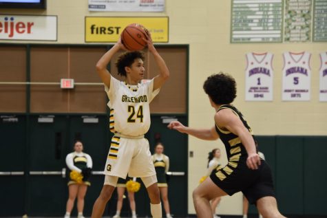 Woodmen take on Falcons in a Mid-State match-up