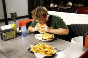 Sophomore falls short on Knuckle Sandwich Challenge