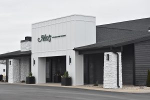 Steakhouse showdown : Mo's Steakhouse vs. Texas Roadhouse