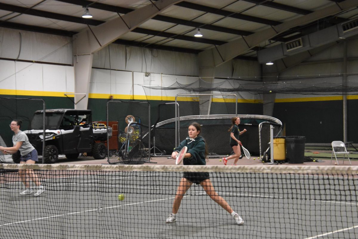Girls Tennis to face Pendleton